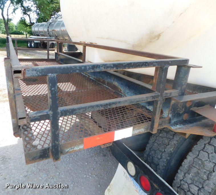 image for item DK8550 1993 Freightliner FLD120  nurse tank truck