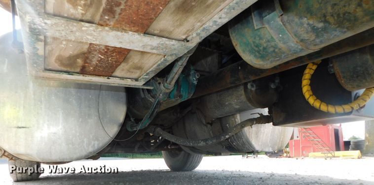 image for item DK8550 1993 Freightliner FLD120  nurse tank truck