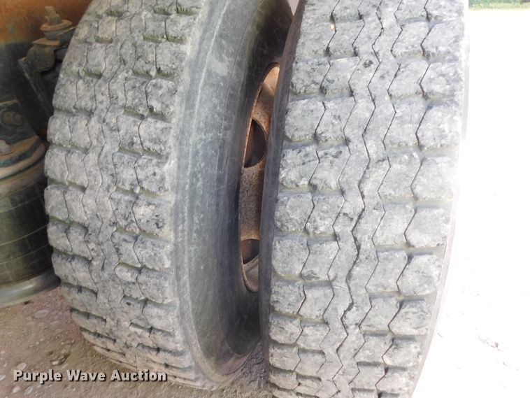 image for item DK8550 1993 Freightliner FLD120  nurse tank truck