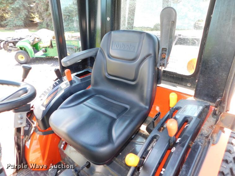 image for item DK8557 2007 Kubota B2630  MFWD tractor