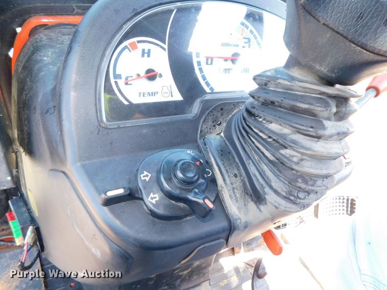 image for item DK8557 2007 Kubota B2630  MFWD tractor