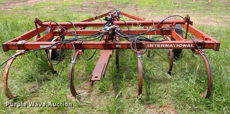 image for item DL7521 International 55  chisel