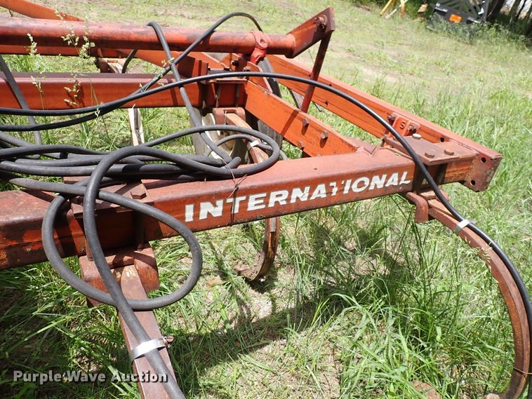 image for item DL7521 International 55  chisel