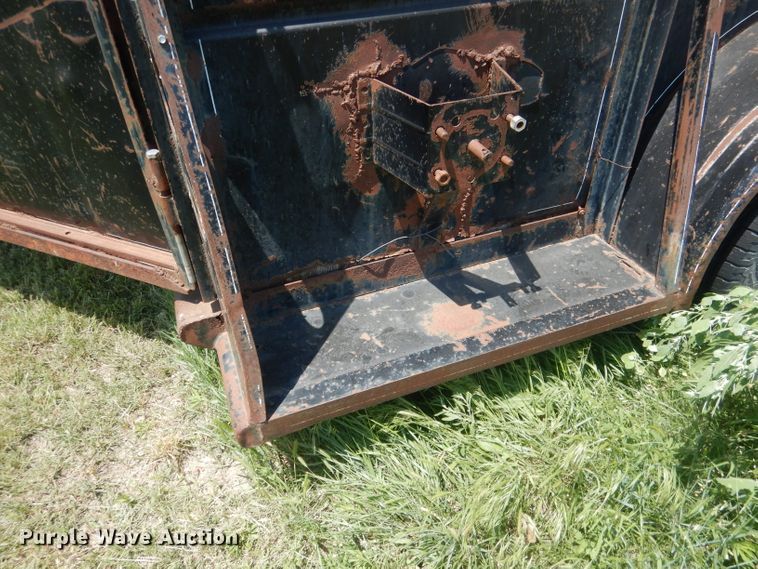 image for item FI9117 Circle H  livestock trailer