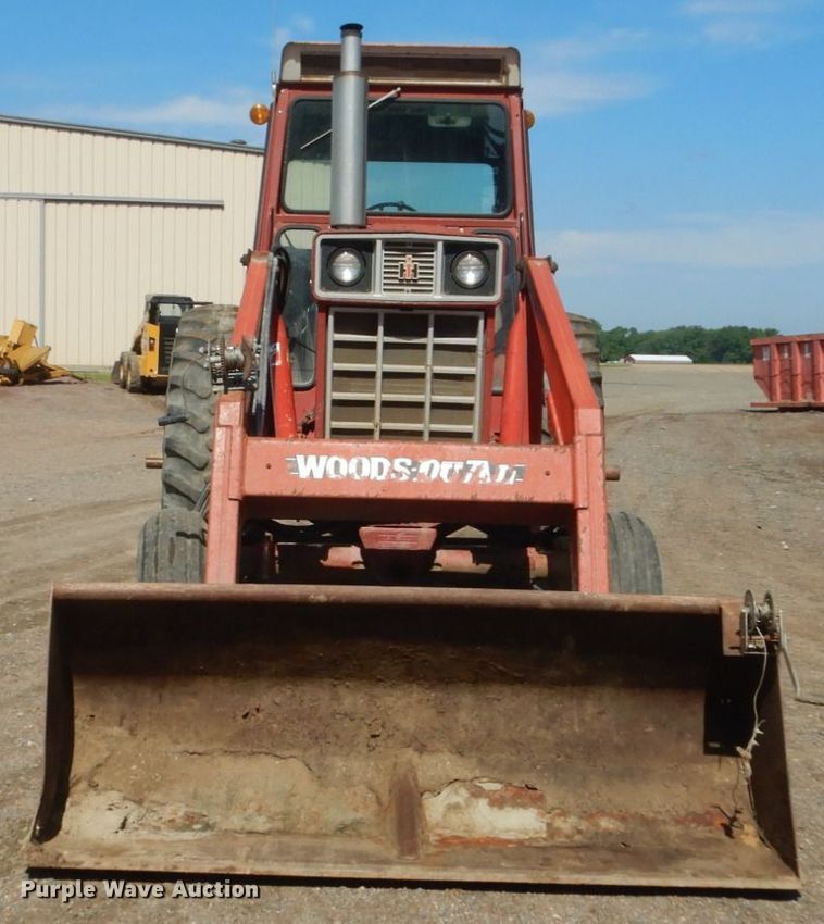 image for item HI9757 International 1466  tractor