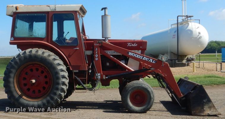 image for item HI9757 International 1466  tractor