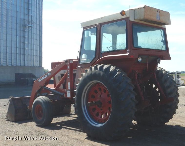 image for item HI9757 International 1466  tractor