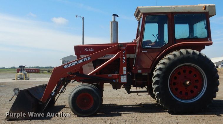 image for item HI9757 International 1466  tractor