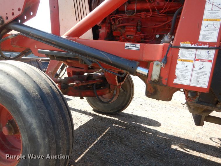 image for item HI9757 International 1466  tractor