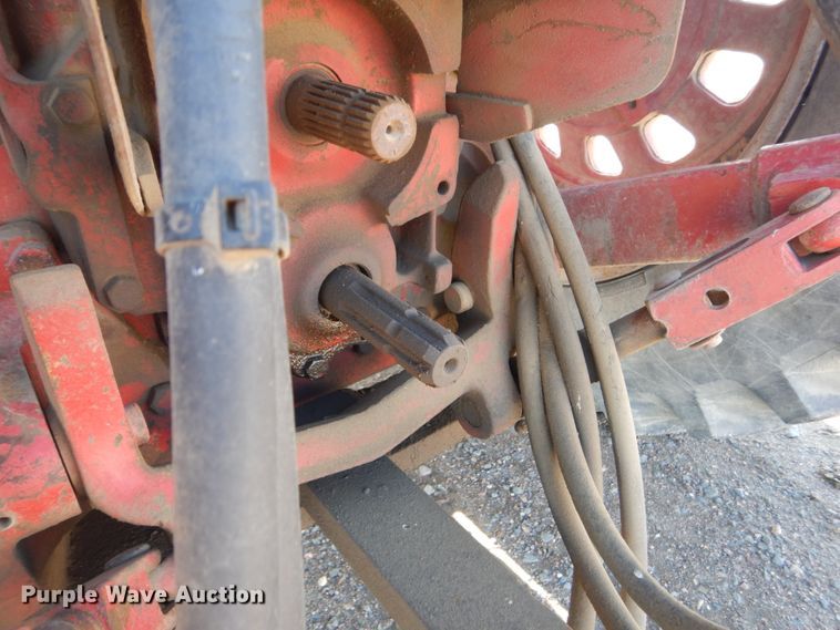 image for item HI9757 International 1466  tractor