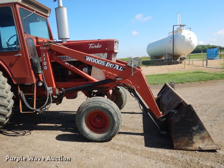 image for item HI9757 International 1466  tractor