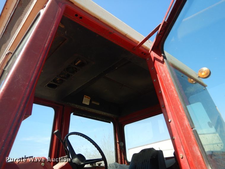 image for item HI9757 International 1466  tractor