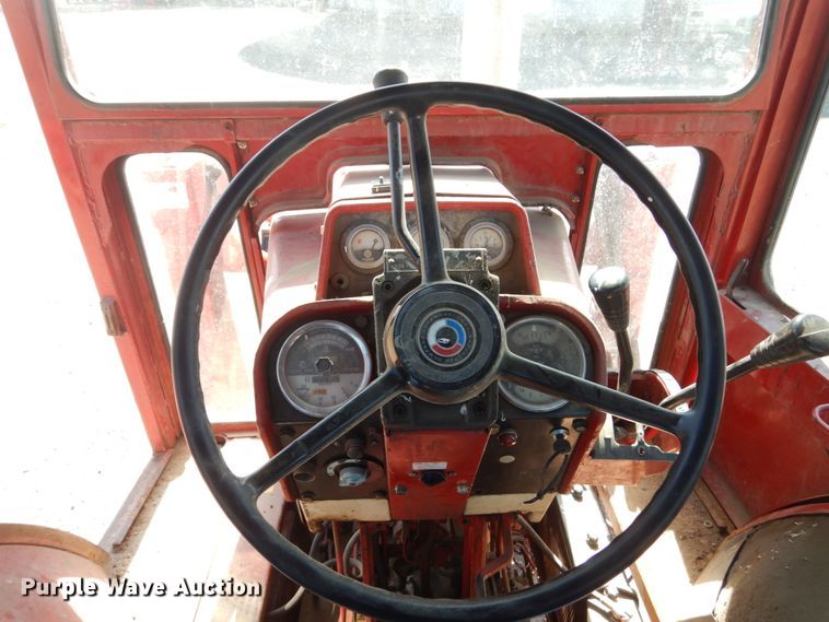 image for item HI9757 International 1466  tractor