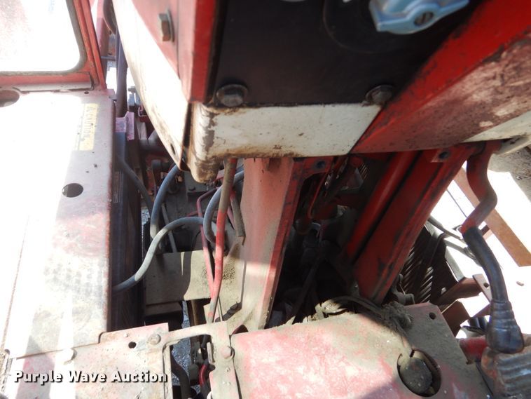 image for item HI9757 International 1466  tractor