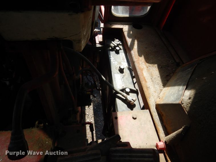 image for item HI9757 International 1466  tractor