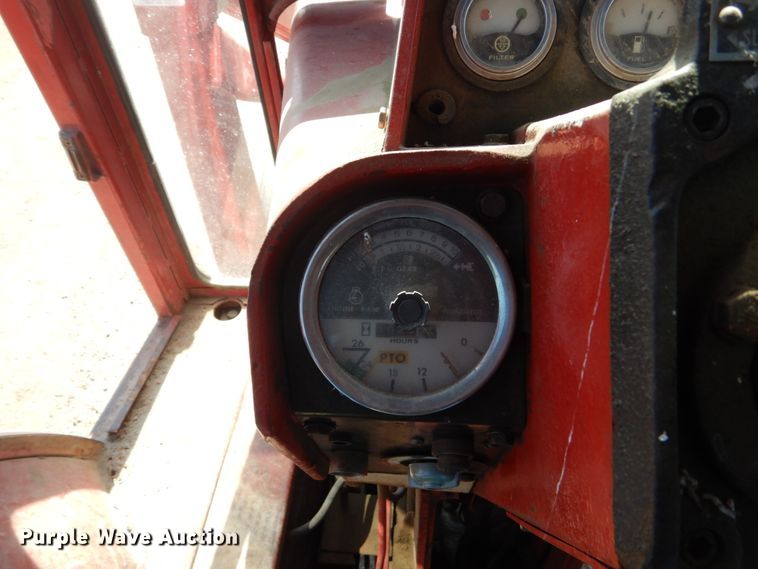 image for item HI9757 International 1466  tractor