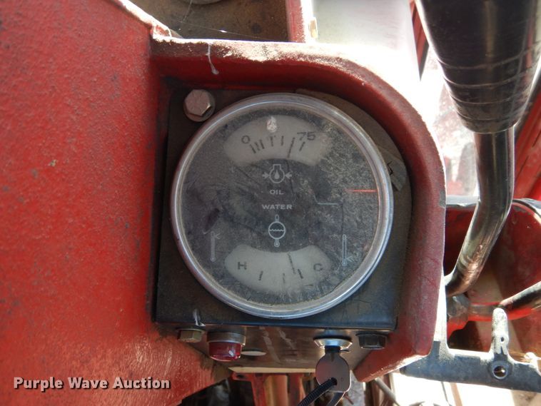 image for item HI9757 International 1466  tractor