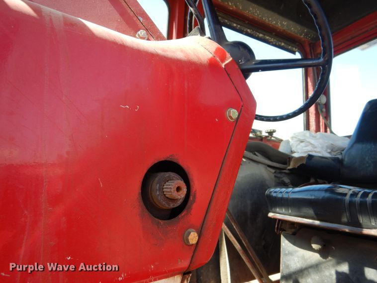 image for item HI9757 International 1466  tractor