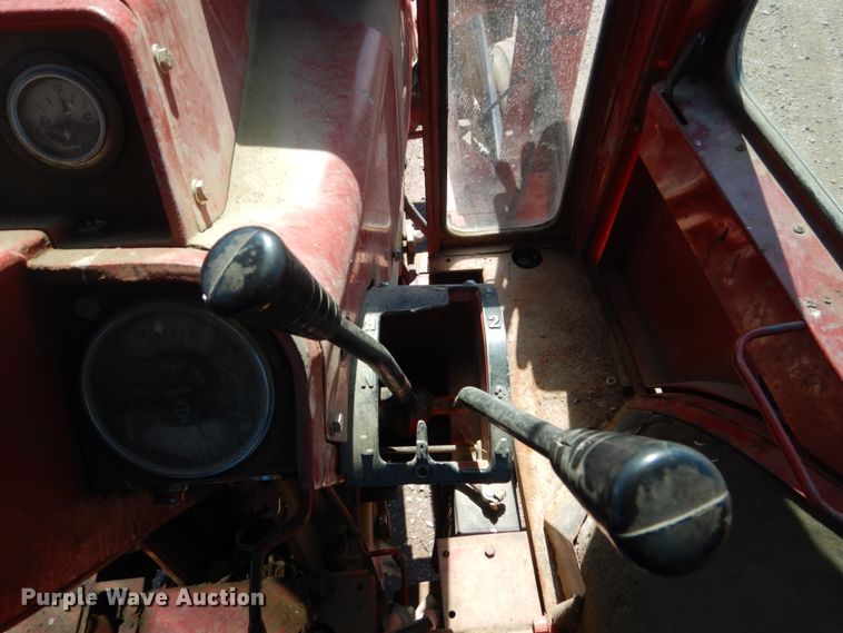 image for item HI9757 International 1466  tractor