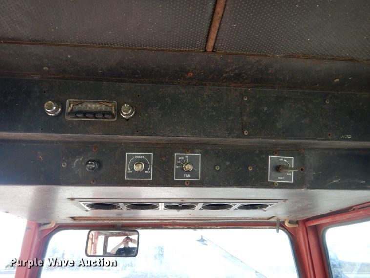 image for item HI9757 International 1466  tractor