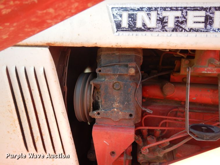 image for item HI9757 International 1466  tractor