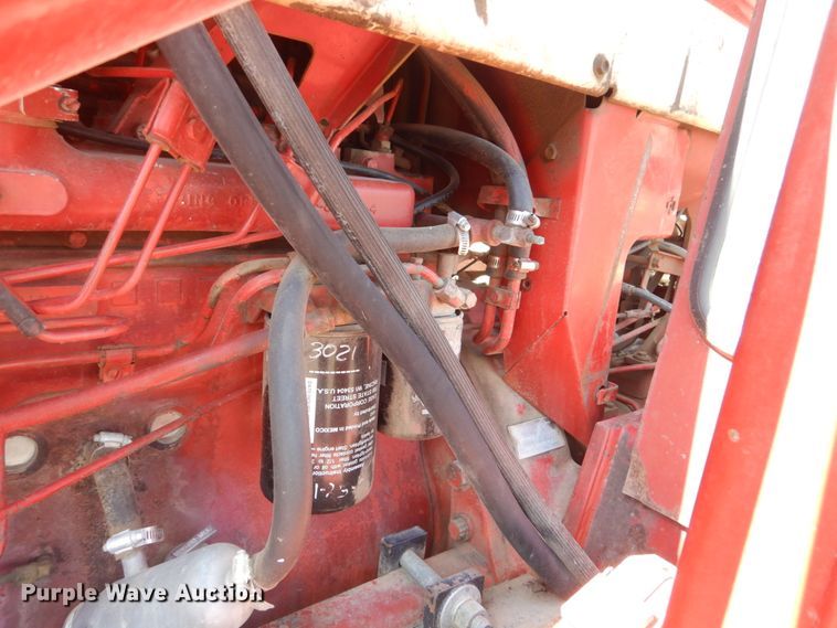 image for item HI9757 International 1466  tractor