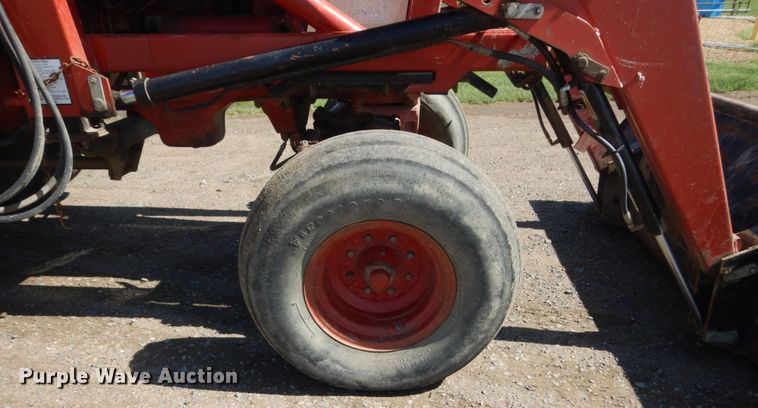 image for item HI9757 International 1466  tractor