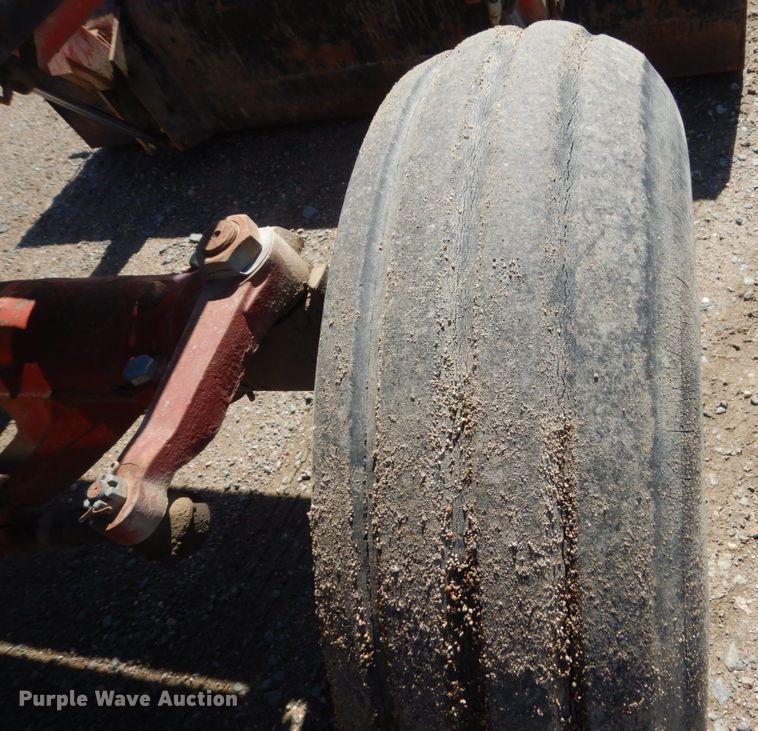 image for item HI9757 International 1466  tractor