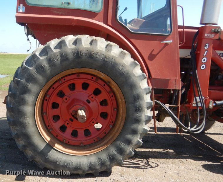 image for item HI9757 International 1466  tractor