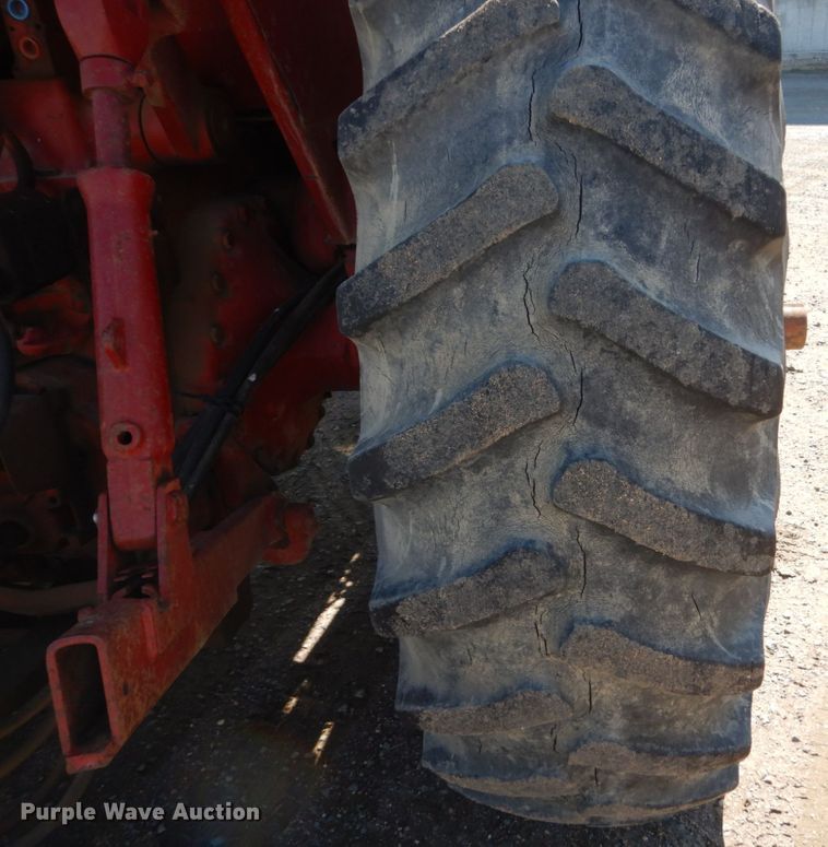 image for item HI9757 International 1466  tractor