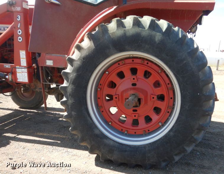 image for item HI9757 International 1466  tractor