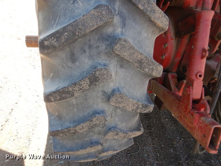 image for item HI9757 International 1466  tractor