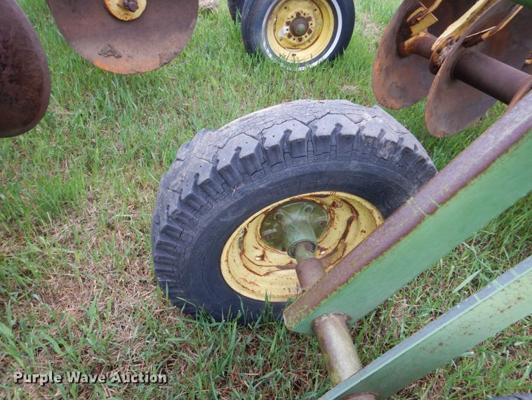 image for item HI9795 John Deere T0310  disk