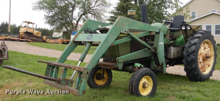 image for item HI9798 John Deere 3010  tractor