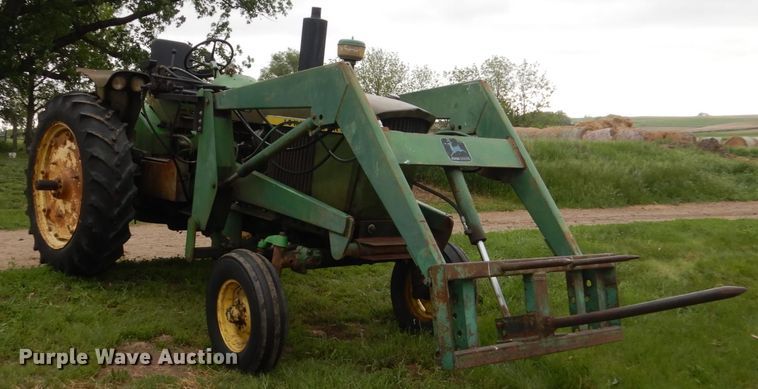 image for item HI9798 John Deere 3010  tractor