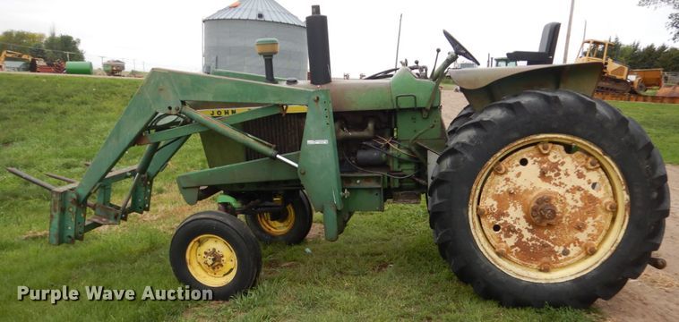 image for item HI9798 John Deere 3010  tractor