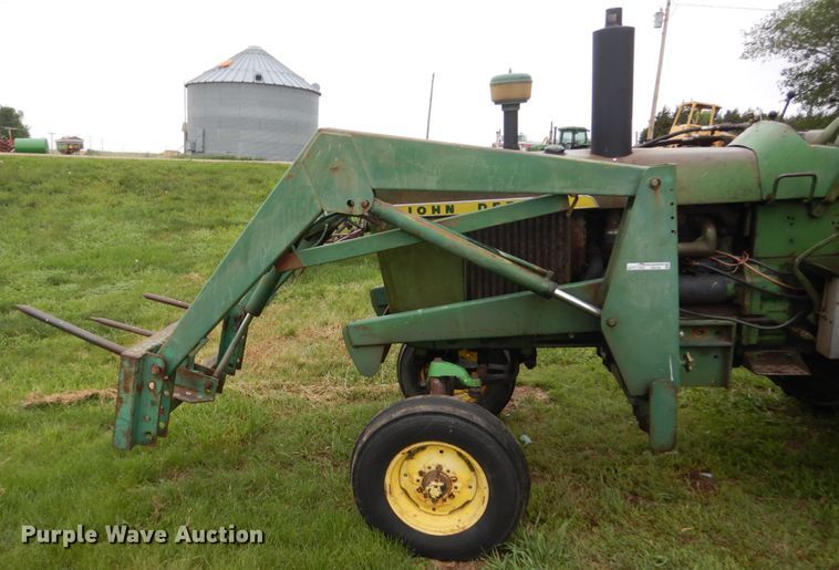 image for item HI9798 John Deere 3010  tractor