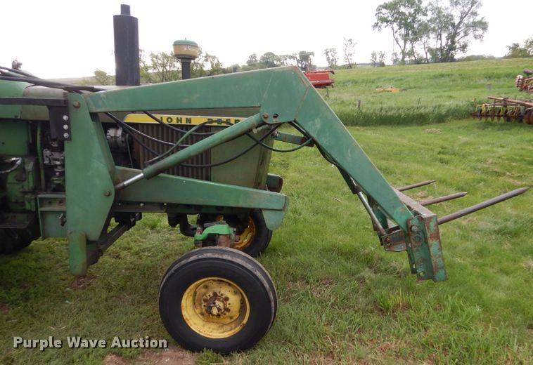 image for item HI9798 John Deere 3010  tractor