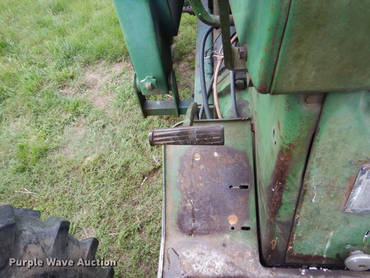 image for item HI9798 John Deere 3010  tractor