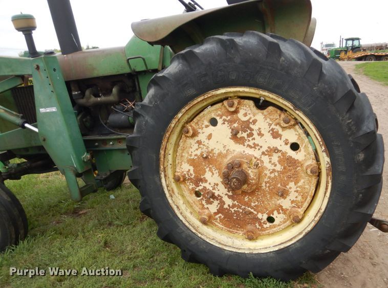 image for item HI9798 John Deere 3010  tractor