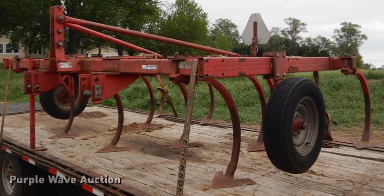 image for item HI9799 Massey Ferguson MF129  field cultivator