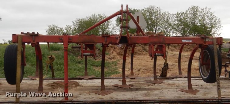 image for item HI9799 Massey Ferguson MF129  field cultivator