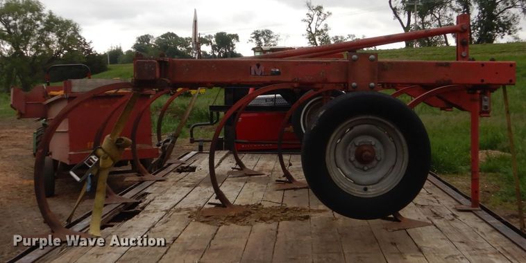 image for item HI9799 Massey Ferguson MF129  field cultivator