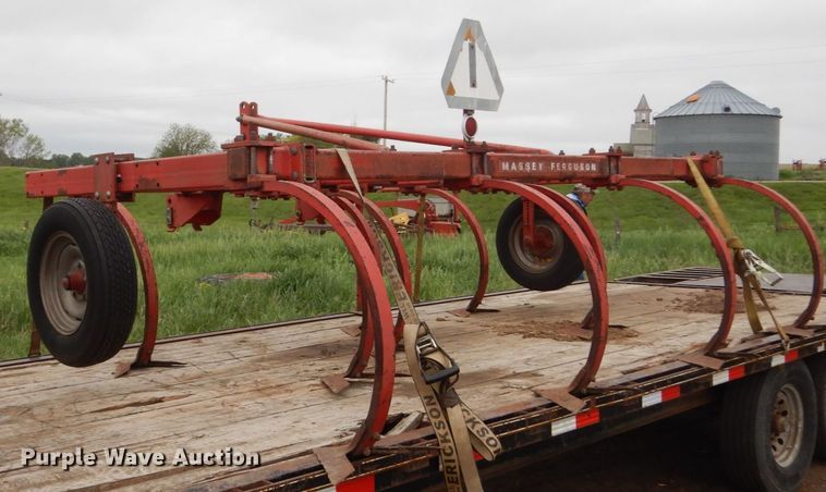 image for item HI9799 Massey Ferguson MF129  field cultivator