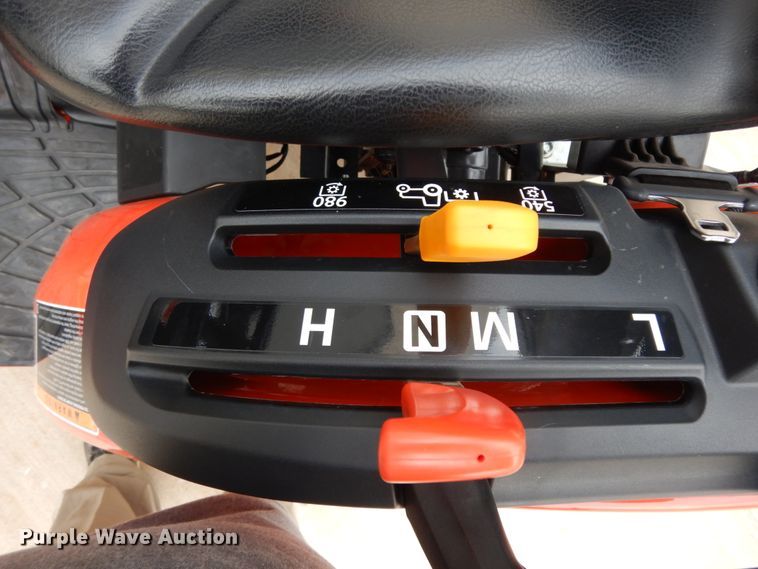 image for item HR9664 2019 Kubota B2401  MFWD tractor