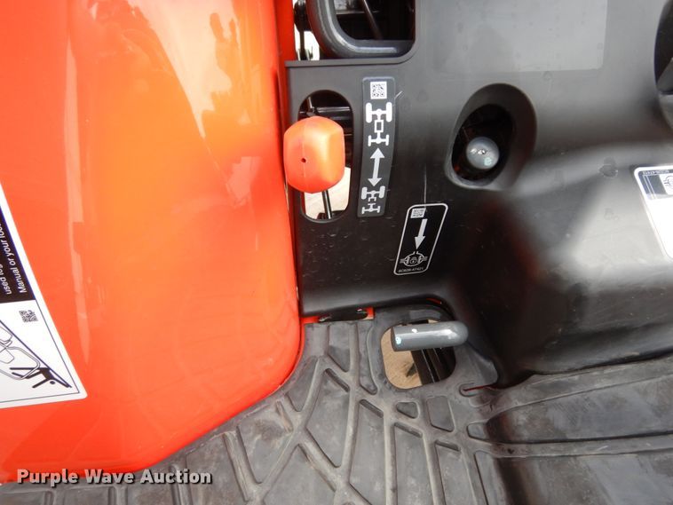 image for item HR9664 2019 Kubota B2401  MFWD tractor