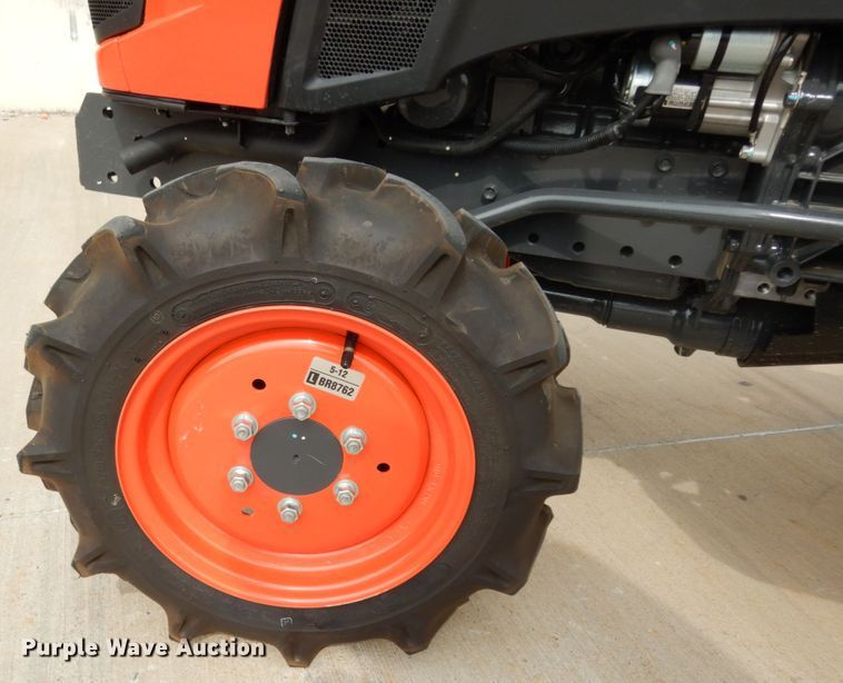 image for item HR9664 2019 Kubota B2401  MFWD tractor