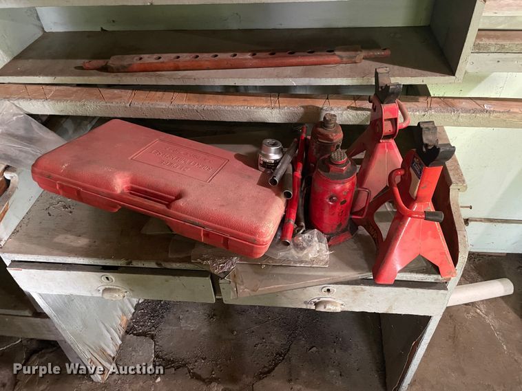 image for item IC9384 Ford 7710  tractor