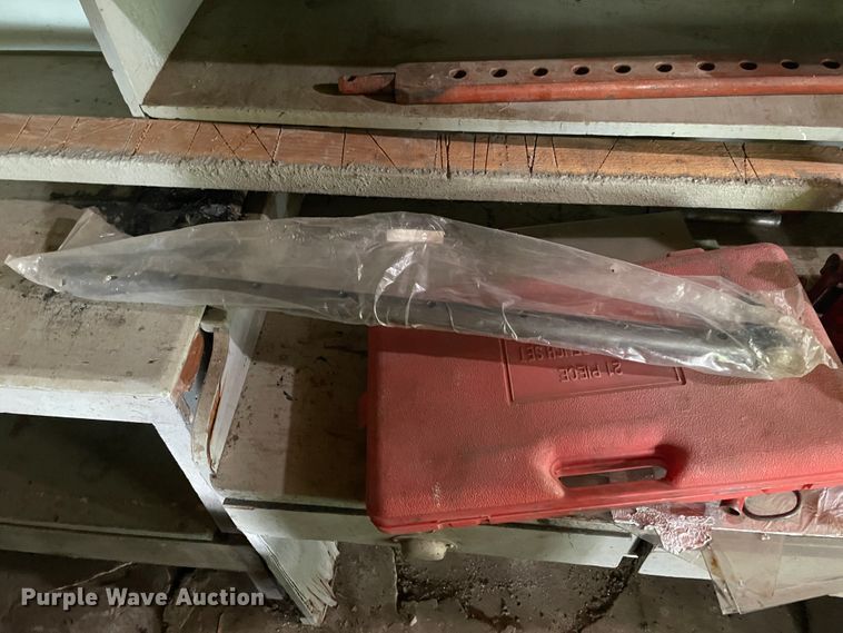 image for item IC9384 Ford 7710  tractor