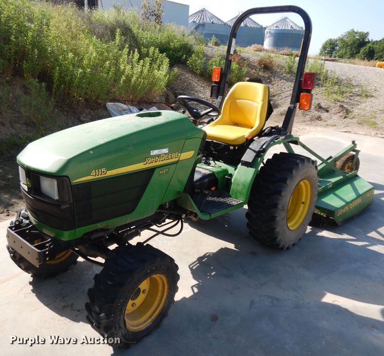 image for item ID9972 2002 John Deere 4115  MFWD tractor
